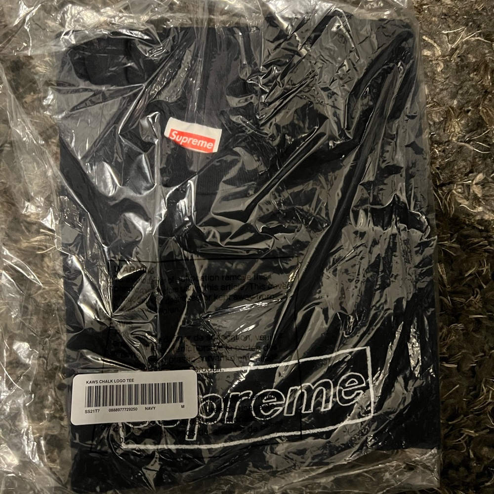 Supreme KAWS Chalk Logo Tee Navy Size M